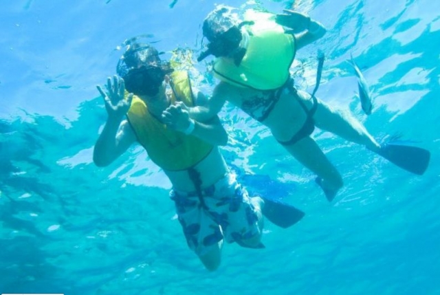  Snorkeling couple